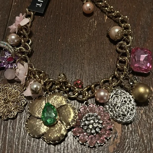 NWT Charm Costume Necklace by Mix It - Picture 2 of 3